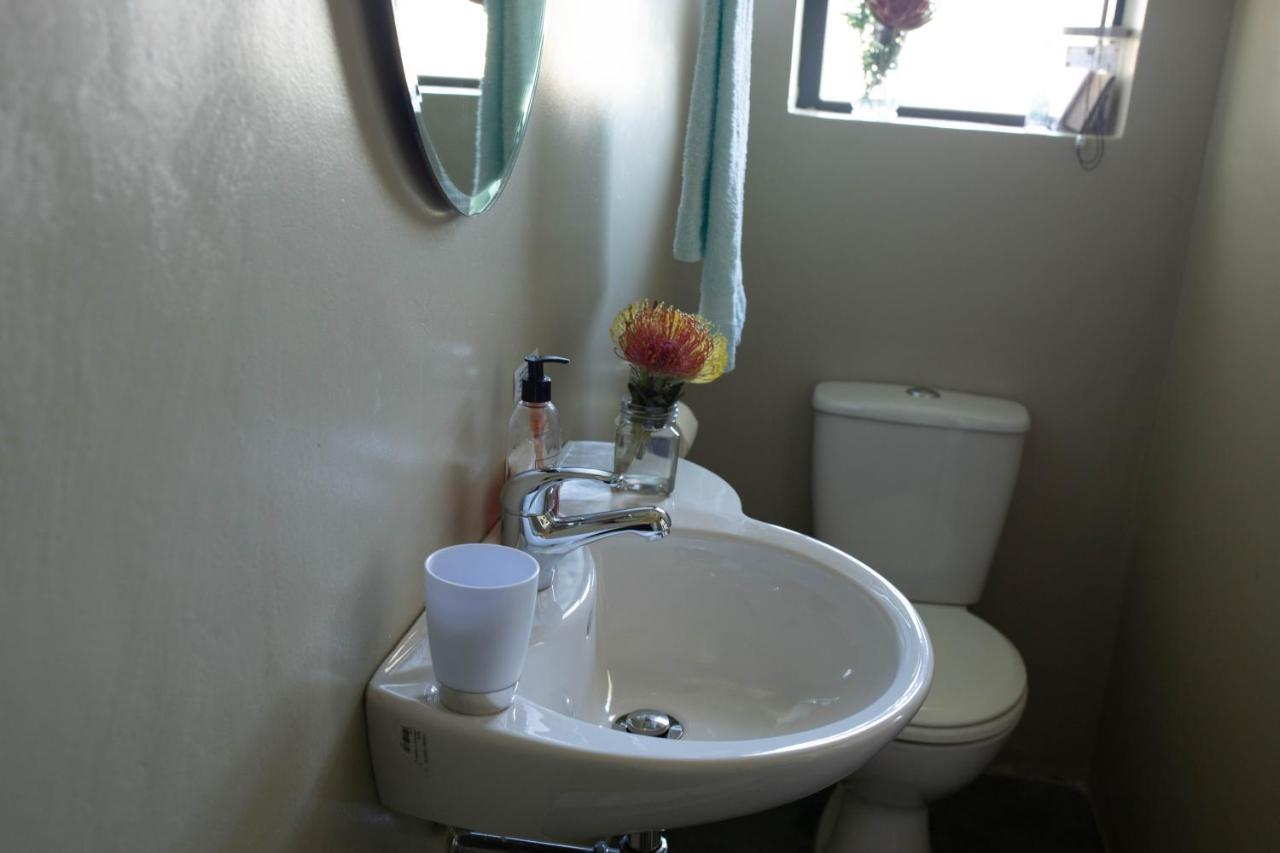 Stay At Friends Economic Rooms Malkopvlei Eksteriør bilde
